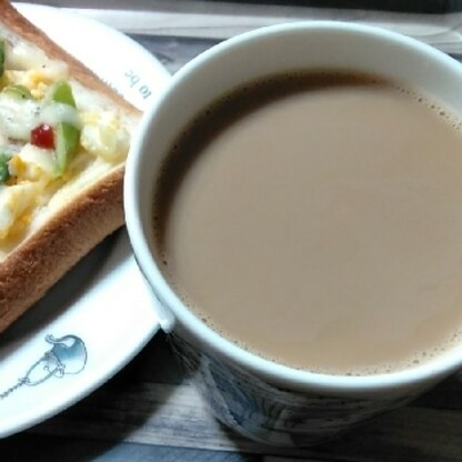 おはようです♪朝は寒いのでホットですがバニラの香りで癒しの珈琲♡
美味しい朝食になりました(*´˘`*)素敵レシピありがとうです♥